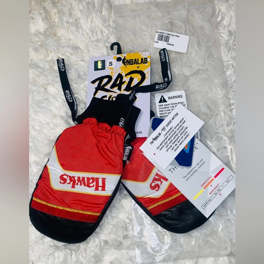 New Atlanta Hawks Snow Mittens with individual finger slots inside / cla…